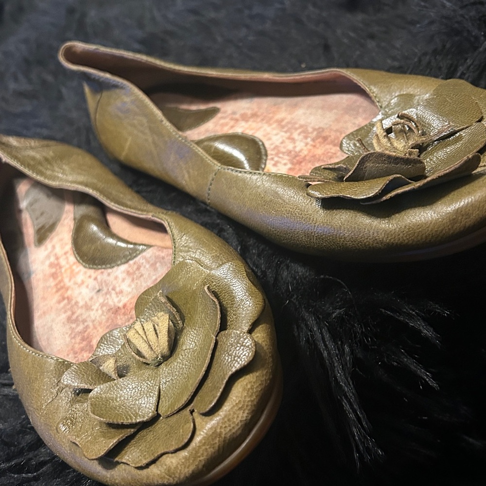 BORN Women's Adelisa Flower Green Full-Grain Leather Flats Sz 11 - Picture 5 of 15